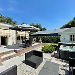 Modern In With Bubble Bath Hotel