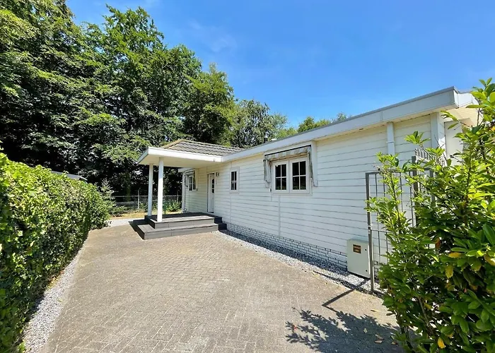 Modern In With Bubble Bath Szálloda 4*