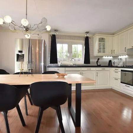 Hotel Modern In With Bubble Bath 4*