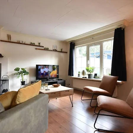 Modern In With Bubble Bath Holiday home *